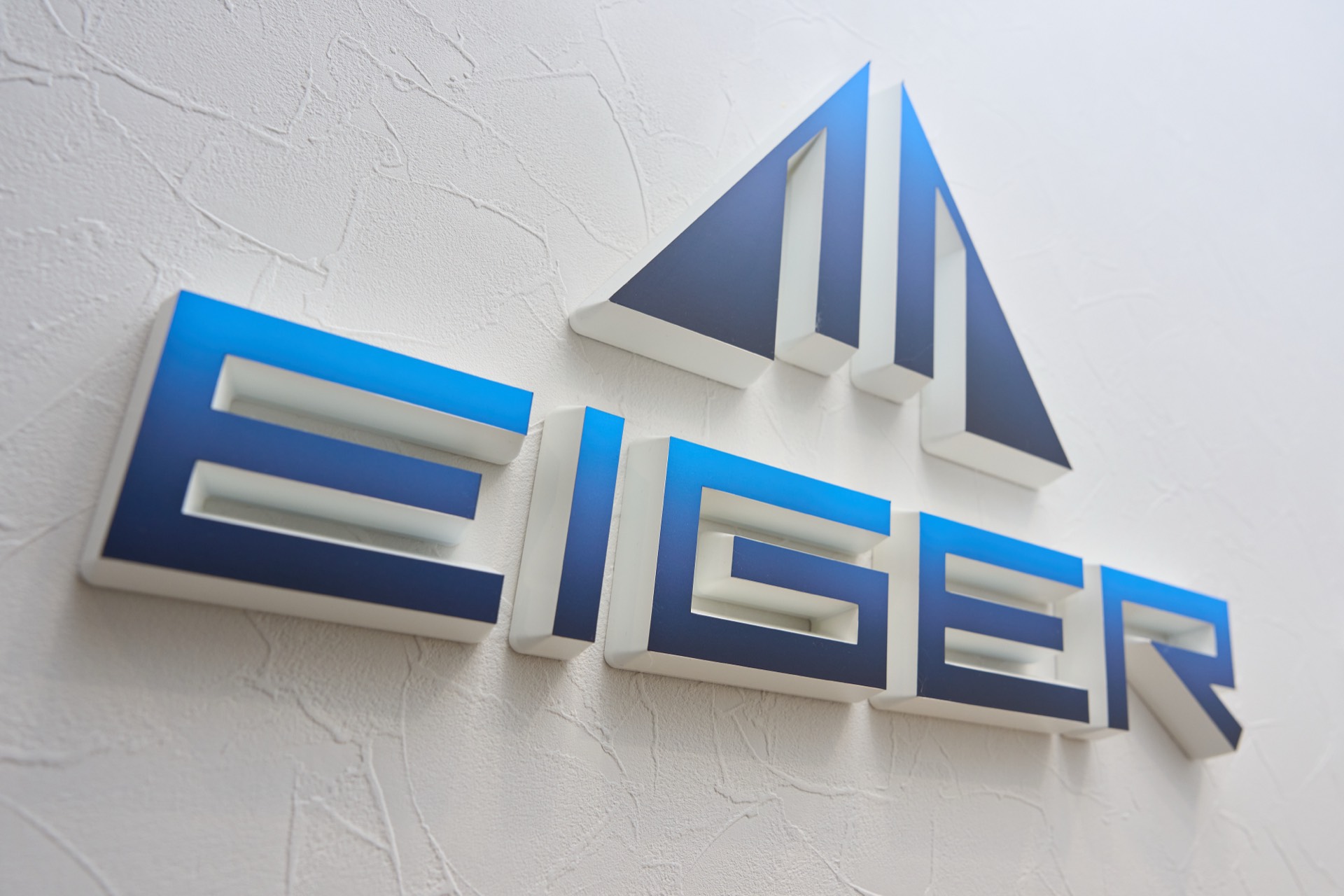 アイガー株式会社ロゴ